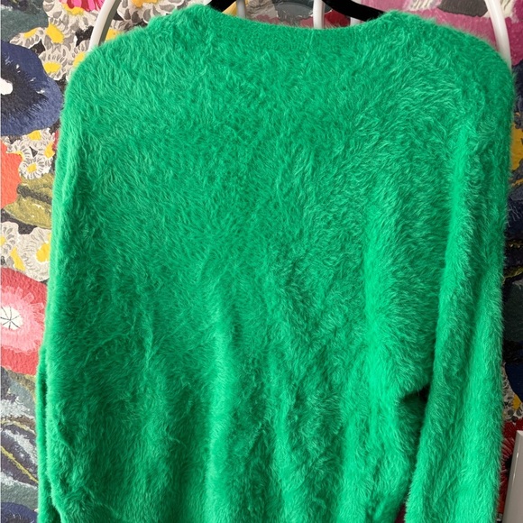 HALOGEN fun fuzzy flattering green vneck sweater💚super soft! Zoom in for more💚 - Picture 8 of 10